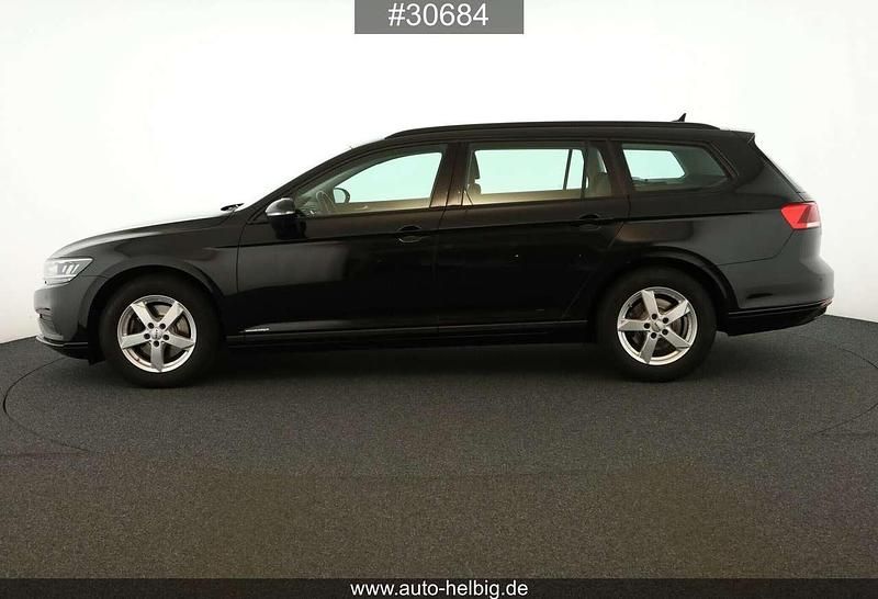 Gebraucht VW Passat 122 PS (89 kW) 2023 Schwarz Kombi