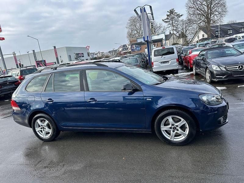 Gebraucht VW Golf VI Match 105 PS (77 kW) 2013 Blau Kleinwagen