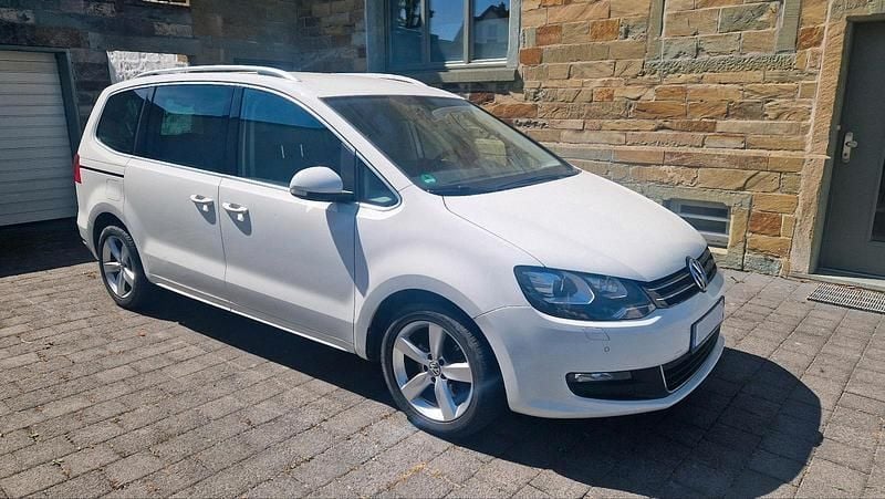 Weiß Gebraucht 2011 VW Sharan Comfortline Van / Kleinbus | 12.900 € (Teuer) - Bild 1/4