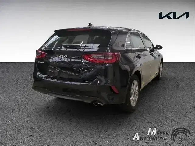Gebraucht Kia Ceed Comfort 140 PS (102 kW) 2025 Zilinaschwarz met. Kleinwagen