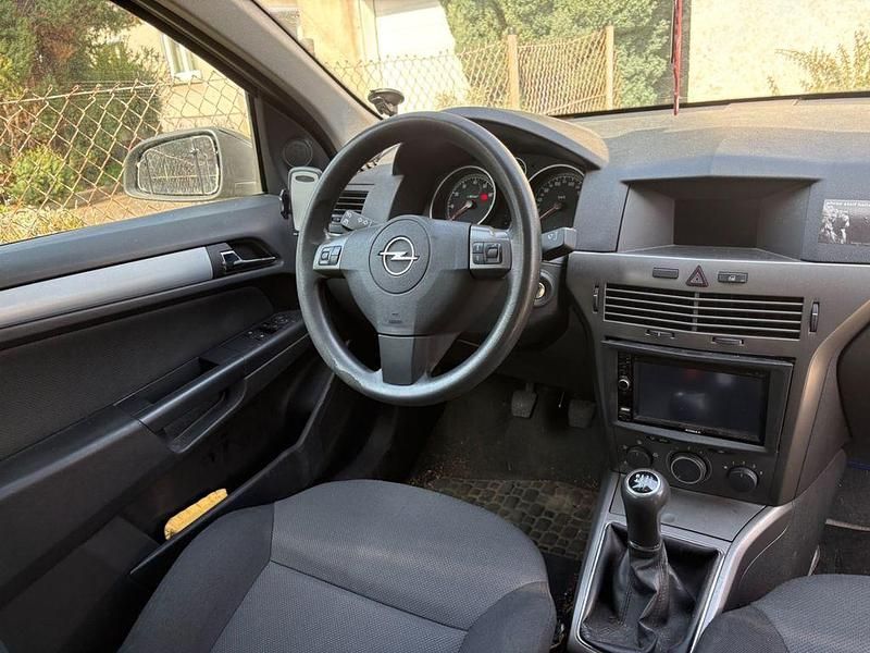 Gebraucht Opel Astra 105 PS (77 kW) 2006 Silber Limousine