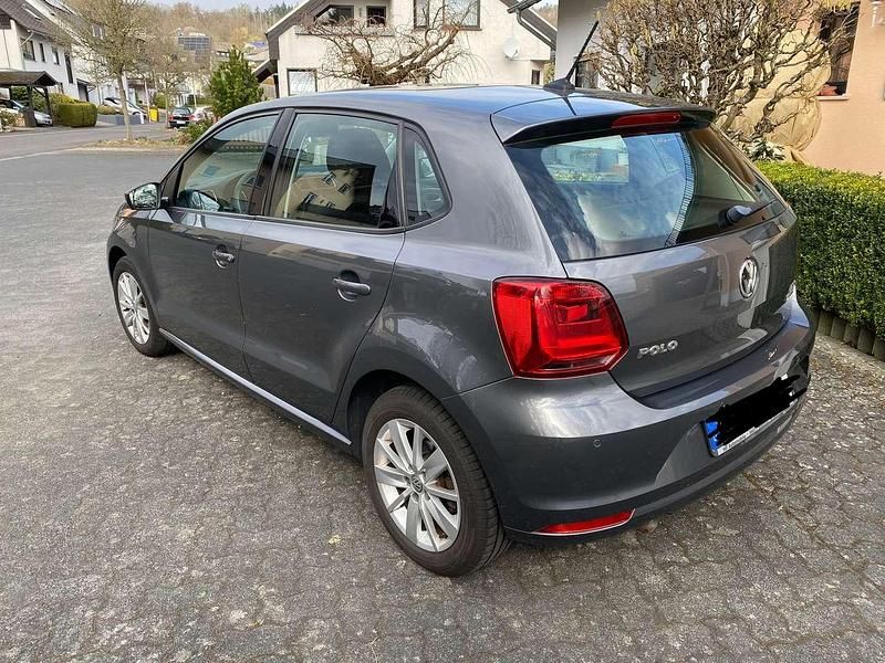 Gebraucht VW Polo LOUNGE 90 PS (66 kW) 2015 Grau Limousine