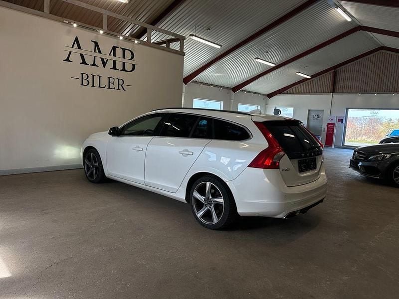 Gebraucht Volvo V60 230 PS (169 kW) 2015 Weiß Kombi
