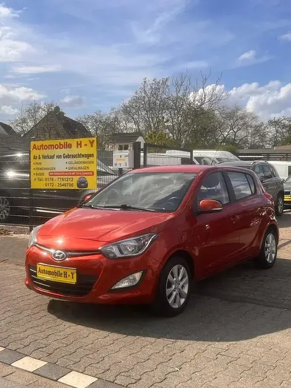 Gebraucht Hyundai i20 Edition 86 PS (63 kW) 2013 Rot Kleinwagen