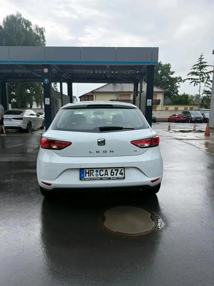 Gebraucht Seat Leon 122 PS (89 kW) 2014 Weiß Limousine