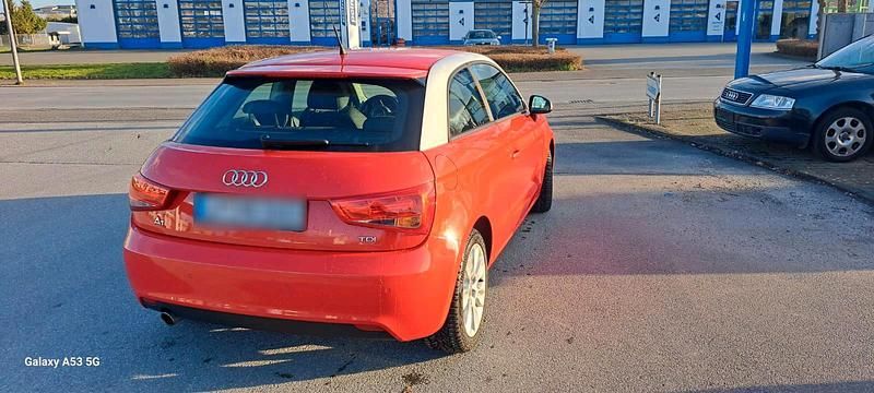 Gebraucht Audi A1 105 PS (77 kW) 2011 Rot Kleinwagen