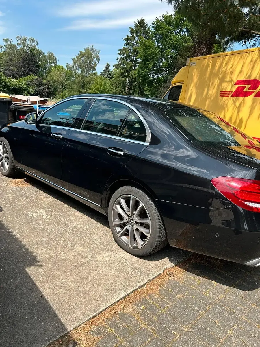 Gebraucht Mercedes E300 192 PS (141 kW) 2019 Schwarz Limousine