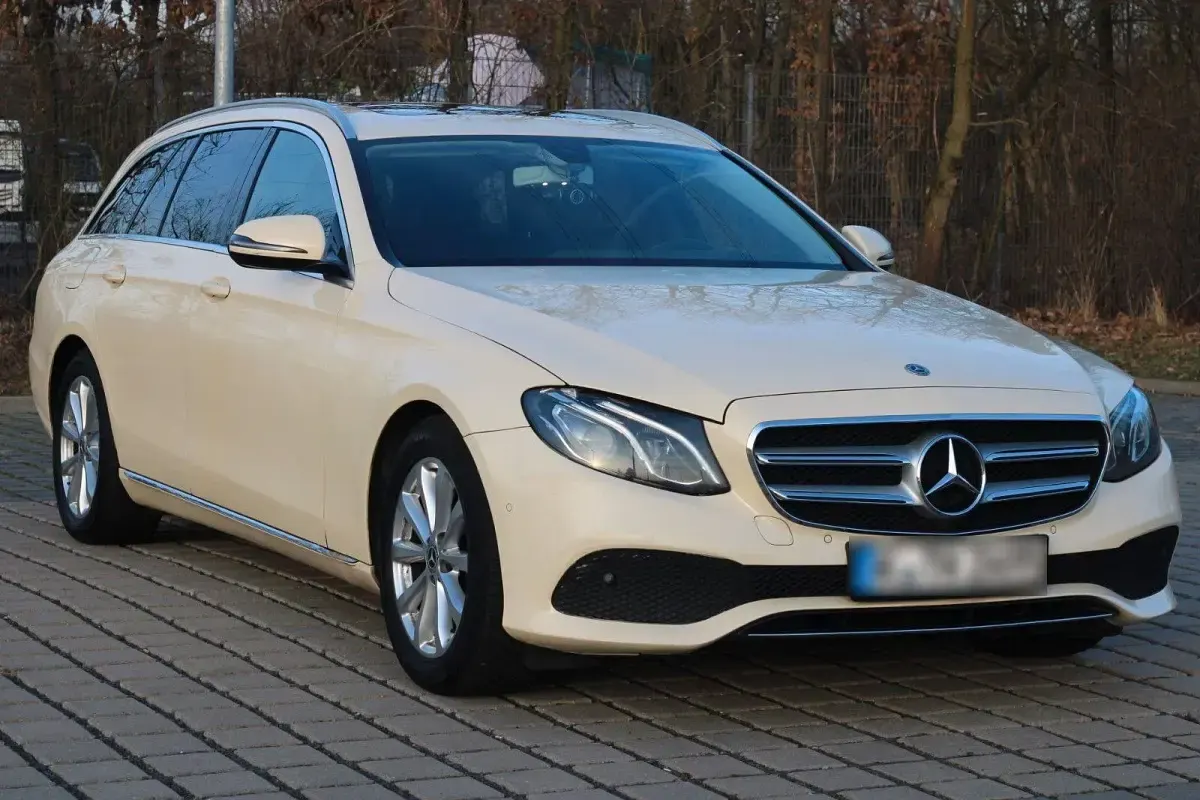 Gebraucht Mercedes E200 150 PS (110 kW) 2018 Gelb Kombi