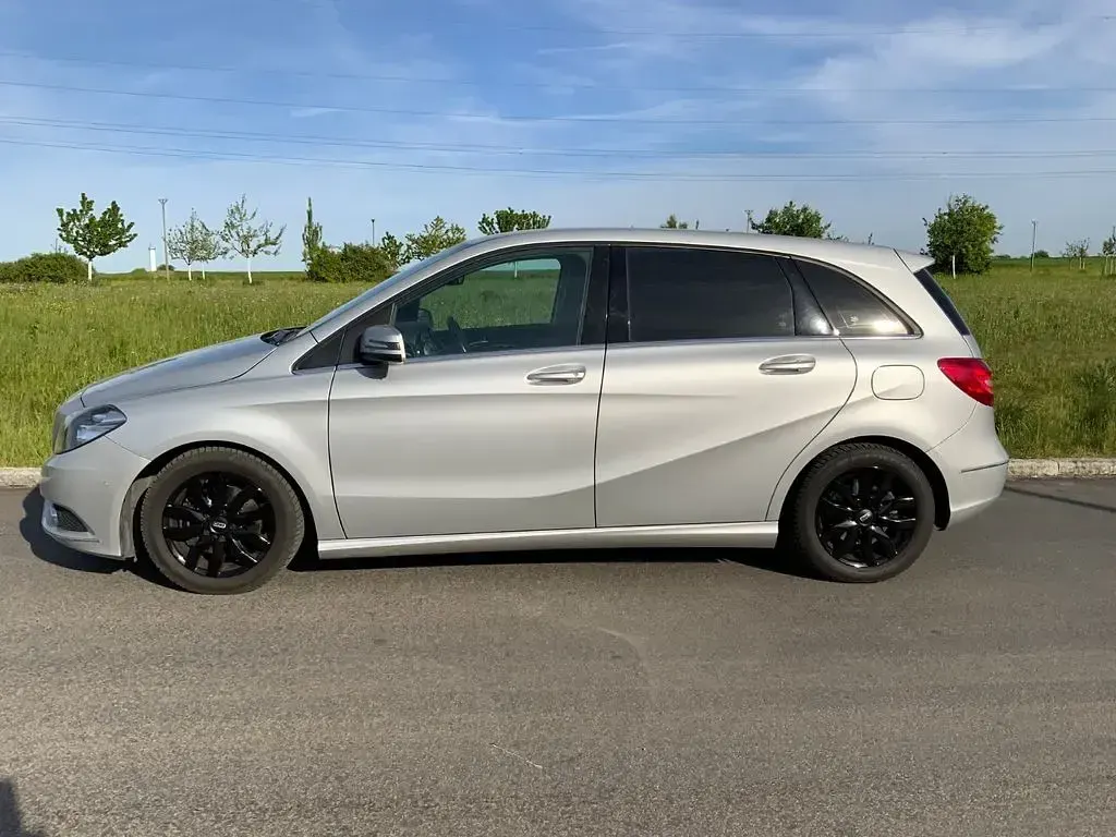 Gebraucht Mercedes B180 122 PS (89 kW) 2014 Silber Van / Kleinbus