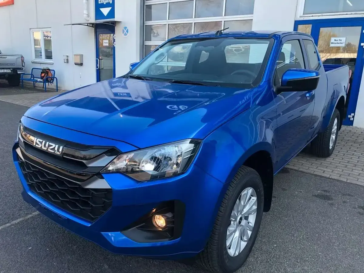 Neu Isuzu D-Max 163 PS (119 kW) 2025 Blau Pickup