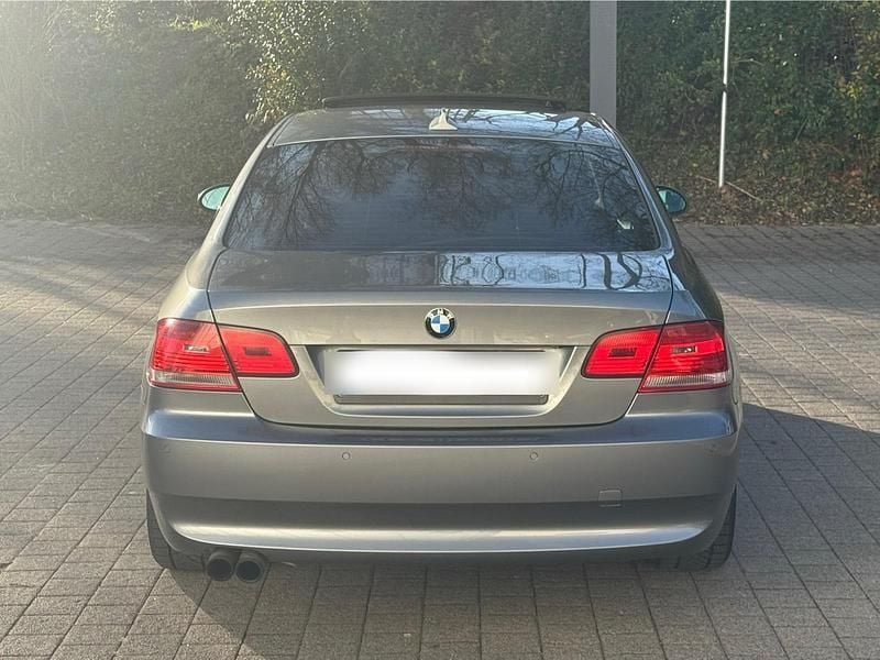 Gebraucht BMW 325 218 PS (160 kW) 2008 Grau Coupé