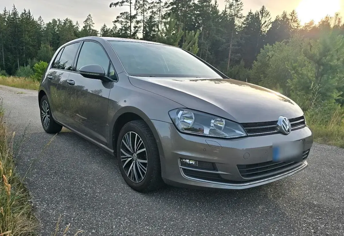 Gebraucht VW Golf VII Allstar 110 PS (80 kW) 2016 Grau Limousine