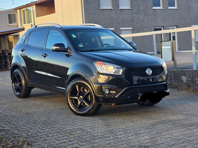 Schwarz Gebraucht 2015 Ssangyong Korando Crystal SUV | 3.990 € (Superpreis) - Bild 1/4