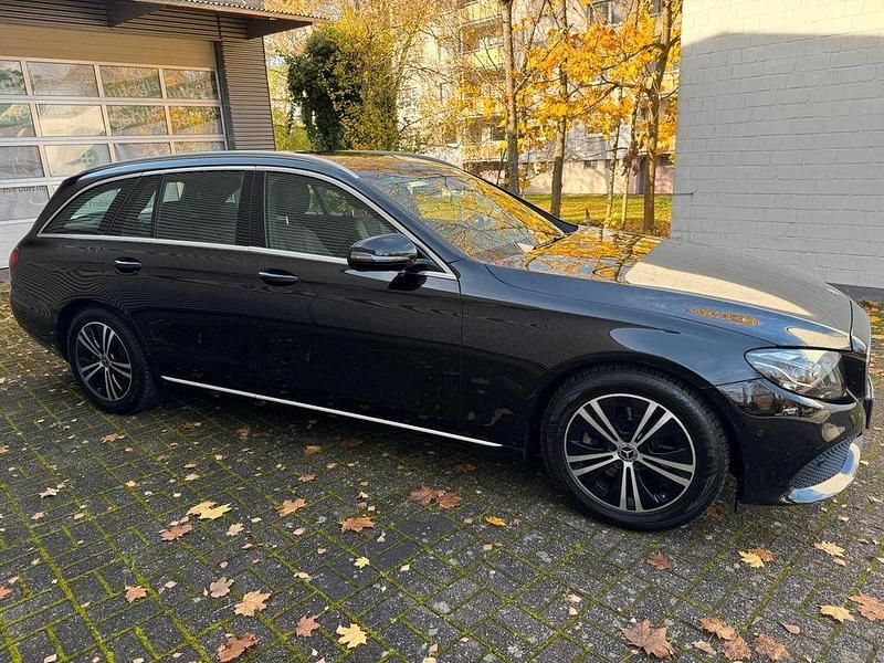 Gebraucht Mercedes E250 211 PS (155 kW) 2017 Schwarz Limousine