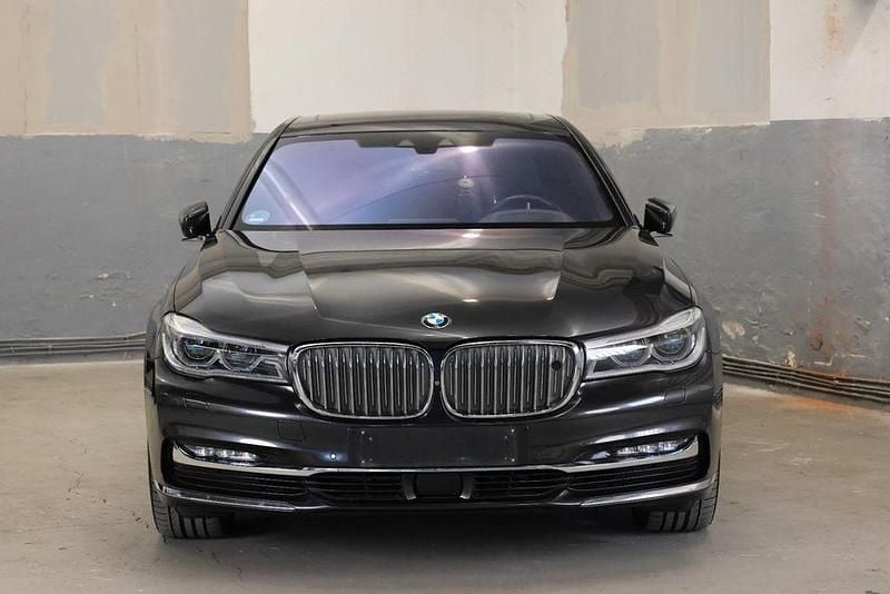 Gebraucht BMW 740 320 PS (235 kW) 2019 Grau Limousine