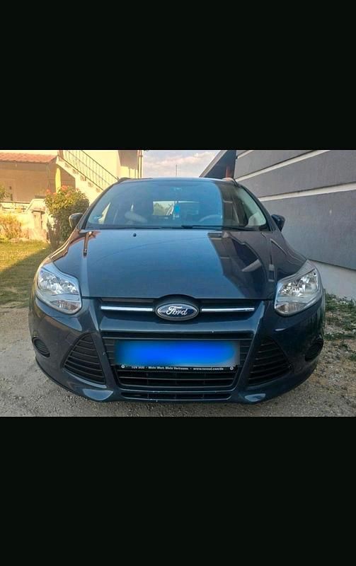 Blau Gebraucht 2012 Ford Focus Trend Kombi | 3.500 € (Fairer Preis) - Bild 1/4