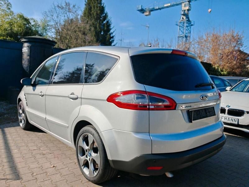 Gebraucht Ford S-MAX Champions Edition 140 PS (102 kW) 2013 Silber Van / Kleinbus