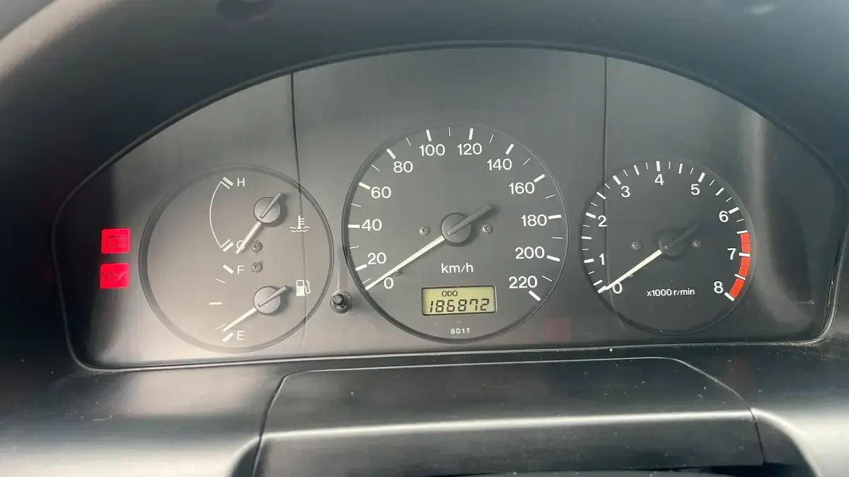 Używany Mazda 323 75 KM (55 kW) 1998 Zielony Hatchback