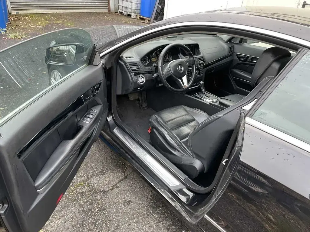 Gebraucht Mercedes E500 408 PS (300 kW) 2011 Schwarz Coupé