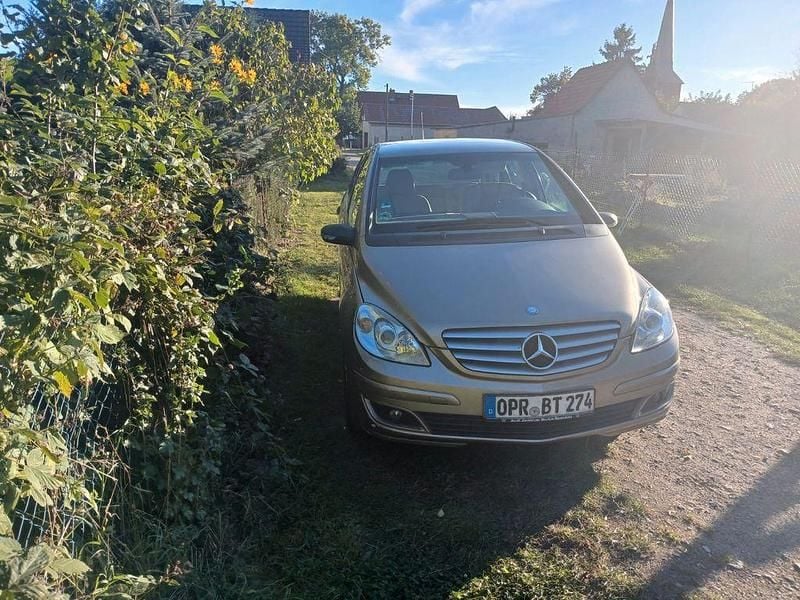 Gold Gebraucht 2007 Mercedes B180 Van / Kleinbus | 3.750 € (Guter Preis) - Bild 1/4