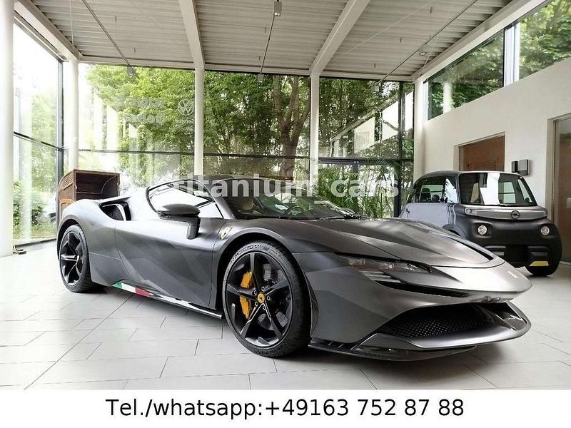 Gebraucht Ferrari SF90 780 PS (573 kW) 2024 Grau