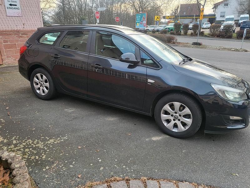 Gebraucht Opel Astra 110 PS (80 kW) 2014 Schwarz Kombi