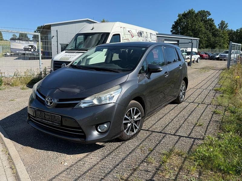 Gebraucht Toyota Verso Comfort 111 PS (81 kW) 2015 Grau Van / Kleinbus