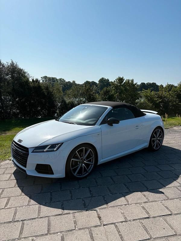 Weiß Gebraucht 2017 Audi TT Roadster S-Line Cabrio | 24.400 € (Guter Preis) - Bild 1/4