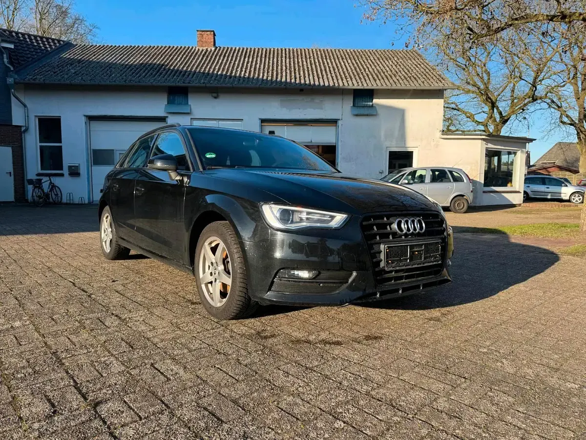 Second-hand Audi A3 Attraction 150 CP (110 kW) 2014 Negru Berlinǎ