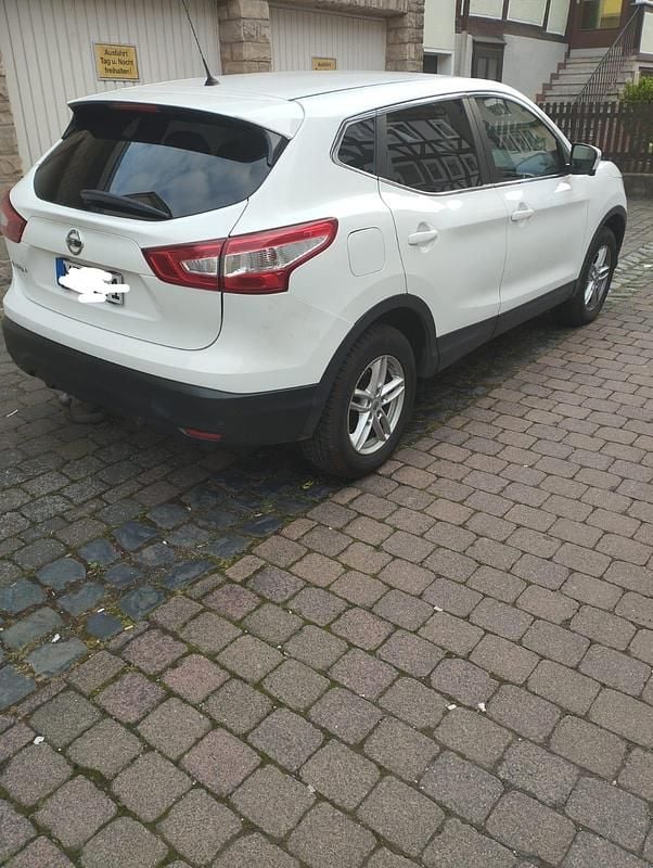 Gebraucht Nissan Qashqai 131 PS (96 kW) 2016 Weiß SUV