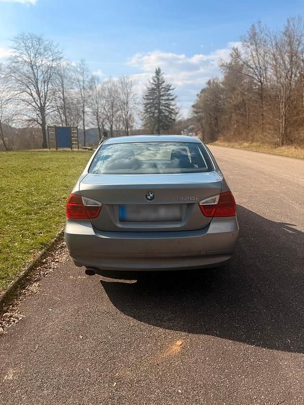 Gebraucht BMW 320 150 PS (110 kW) 2006 Grau Limousine