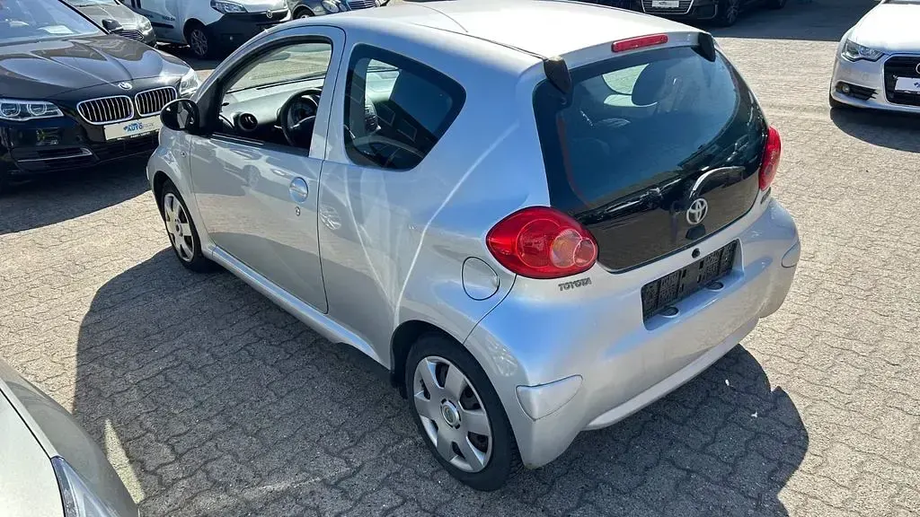 Gebraucht Toyota Aygo Cool 68 PS (50 kW) 2007 Silver mica metallic Kleinwagen