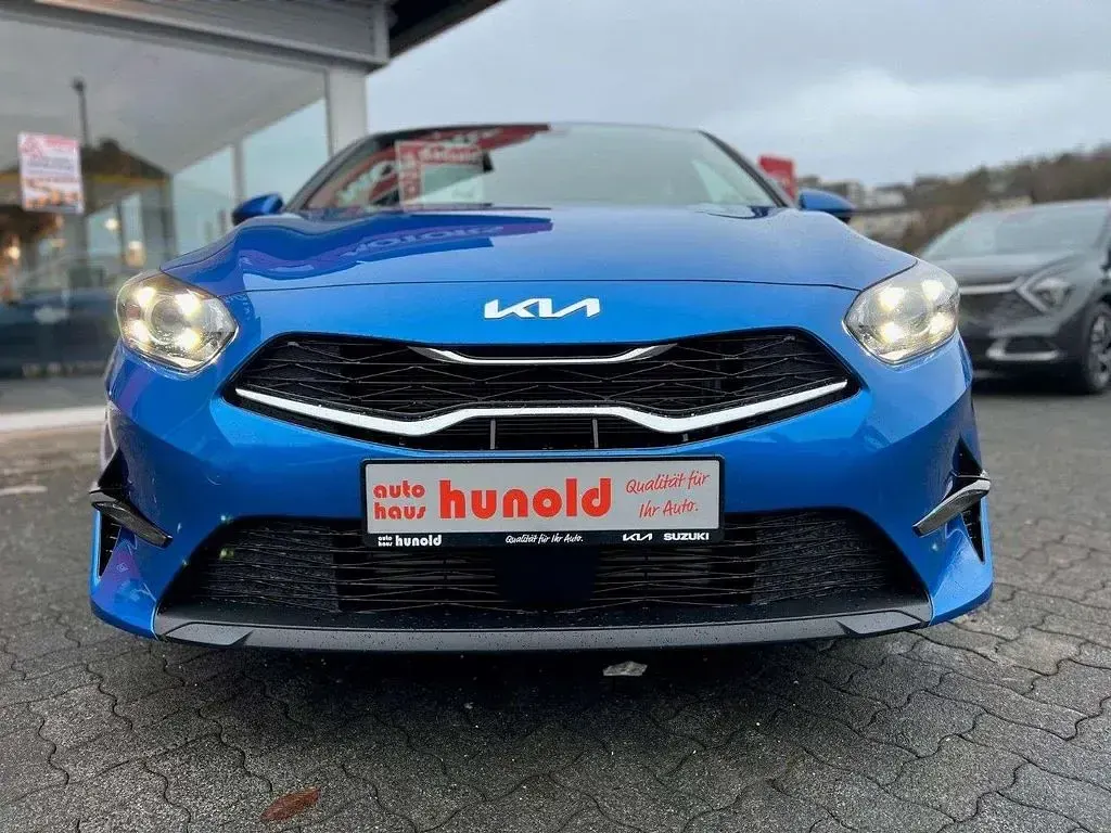 Neu Kia Ceed Vision 140 PS (102 kW) 2026 Blau Kleinwagen