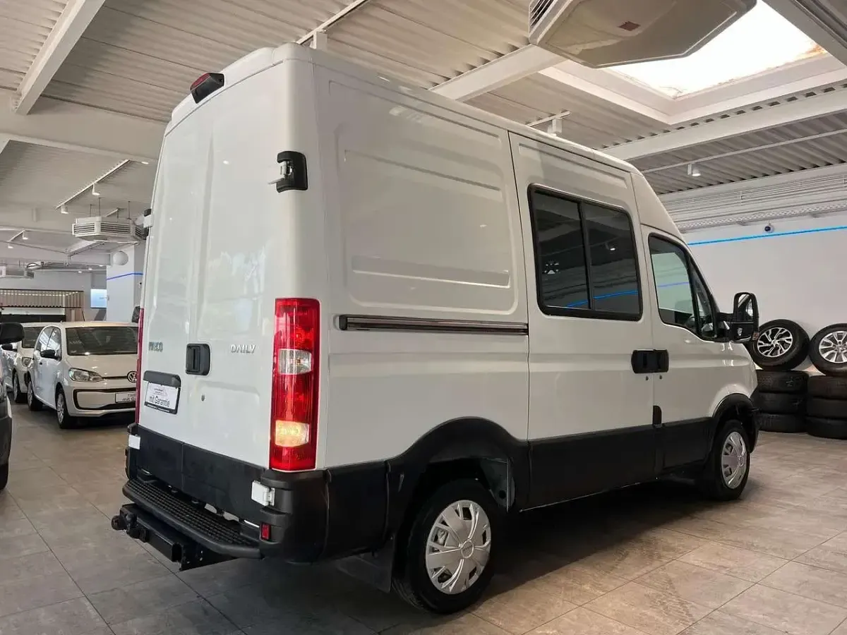 Gebraucht Iveco Daily 106 PS (77 kW) 2014 Weiß Van / Kleinbus