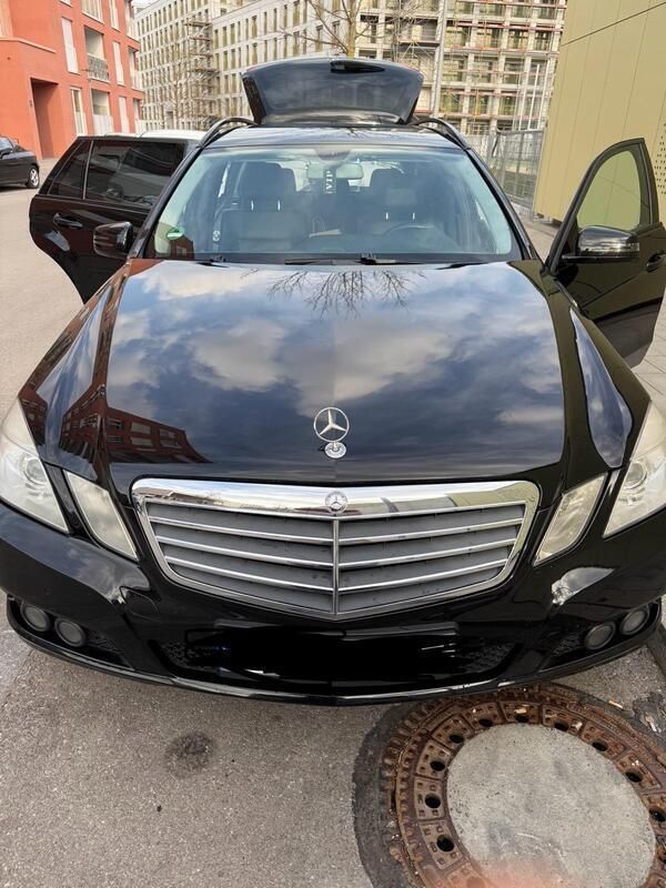 Schwarz Gebraucht 2011 Mercedes E250 Kombi | 13.850 € (Etwas zu teuer) - Bild 1/4
