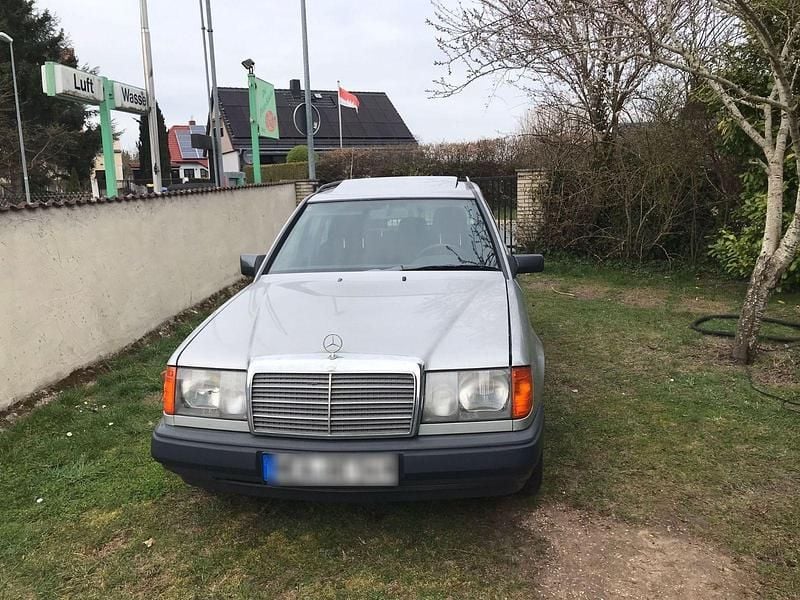 Gebraucht Mercedes E230 136 PS (100 kW) 1989 Silber Kombi