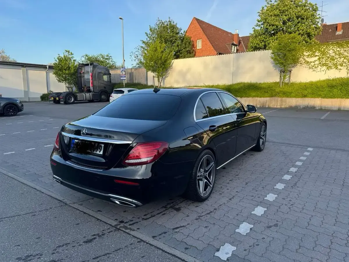Gebraucht Mercedes E220 194 PS (142 kW) 2017 Limousine