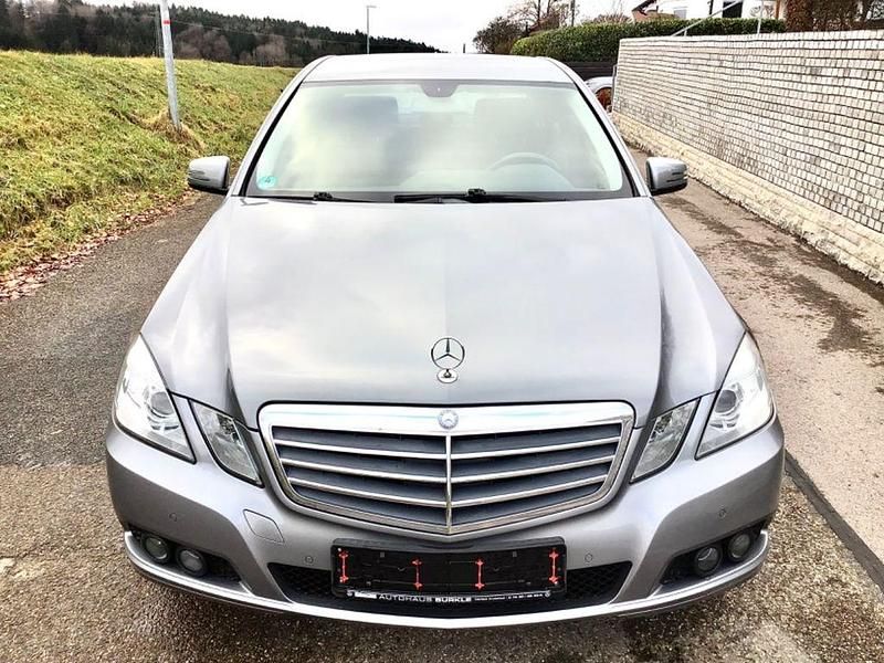 Gebraucht Mercedes E220 170 PS (125 kW) 2009 Silber Limousine