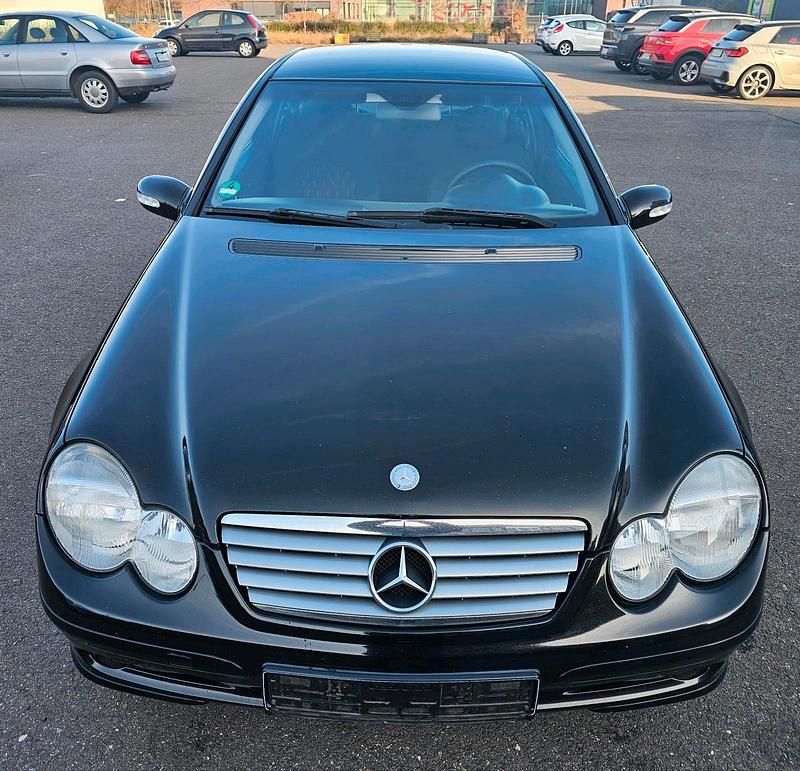 Gebraucht Mercedes C180 143 PS (105 kW) 2003 Schwarz Coupé