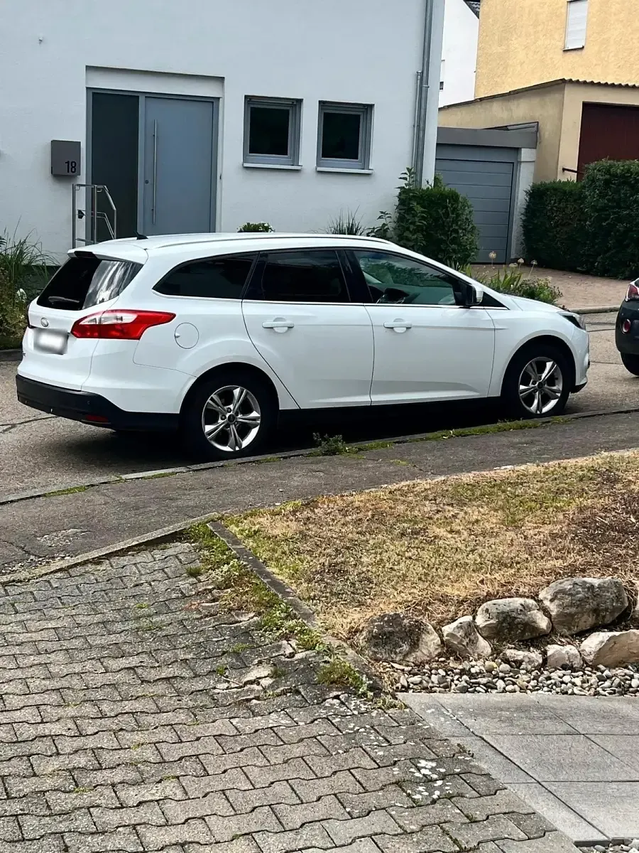 Gebraucht Ford Focus 105 PS (77 kW) 2012 Weiß Kombi