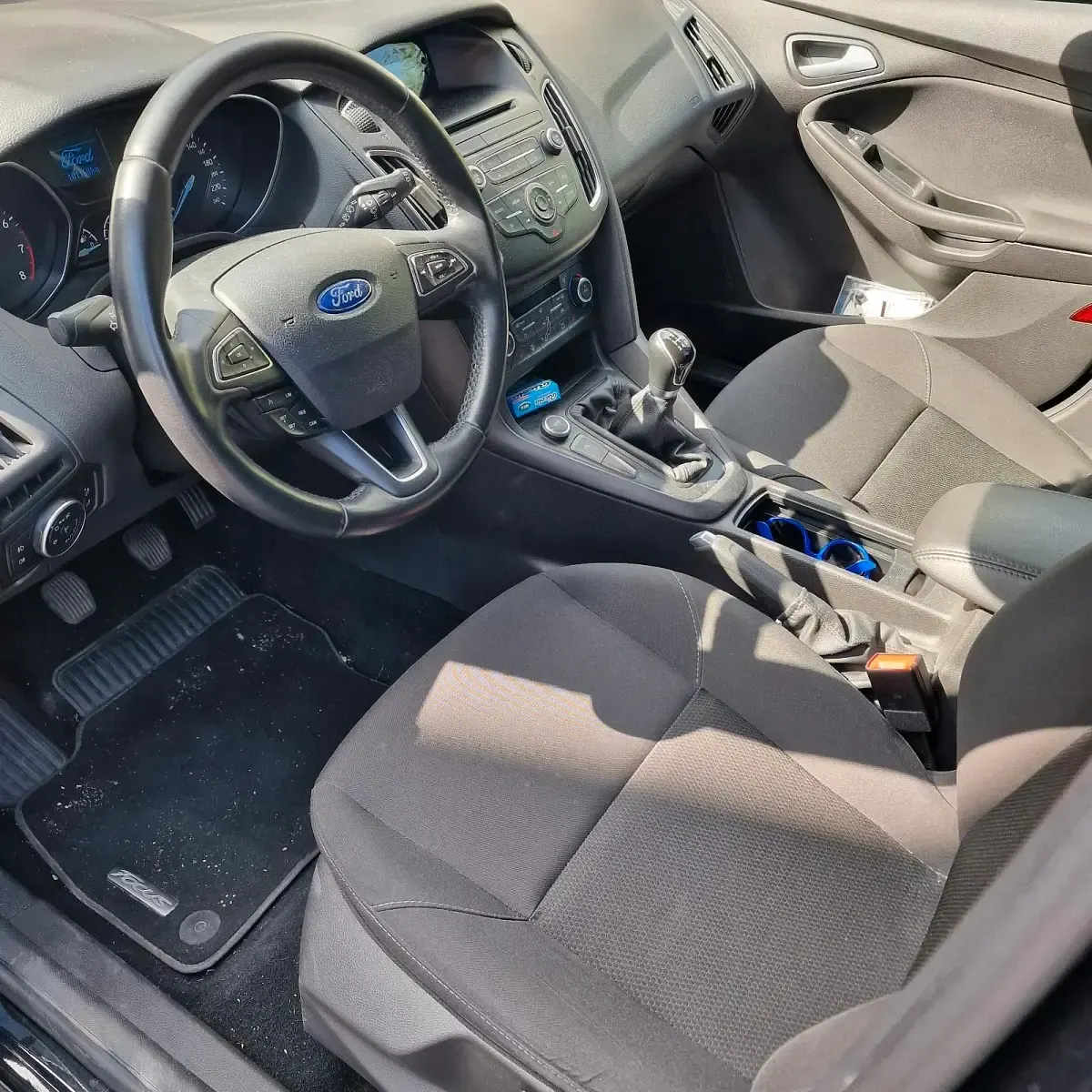 Gebraucht Ford Focus 101 PS (74 kW) 2015 Schwarz Kombi