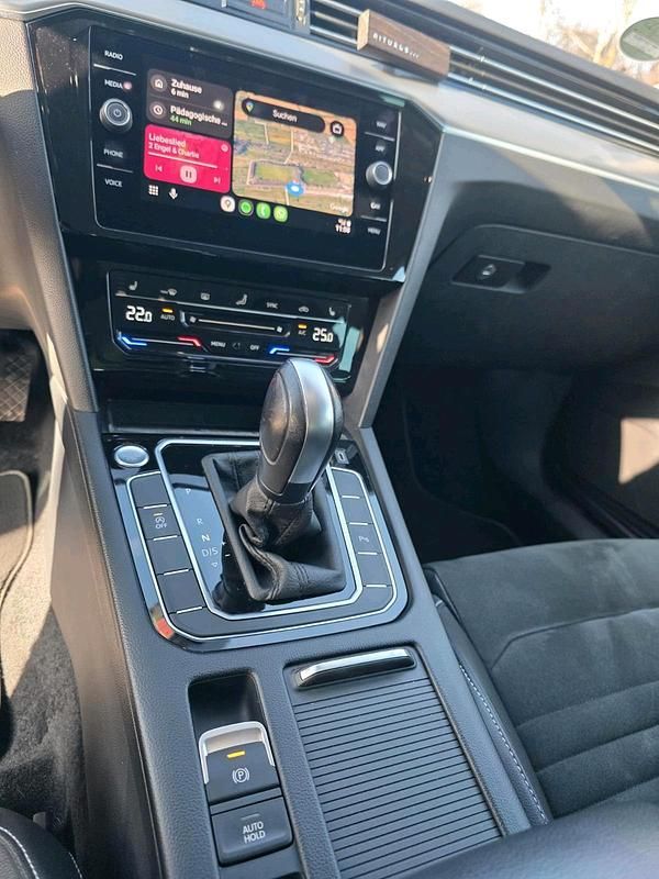 Gebraucht VW Passat 150 PS (110 kW) 2021 Silber Kombi