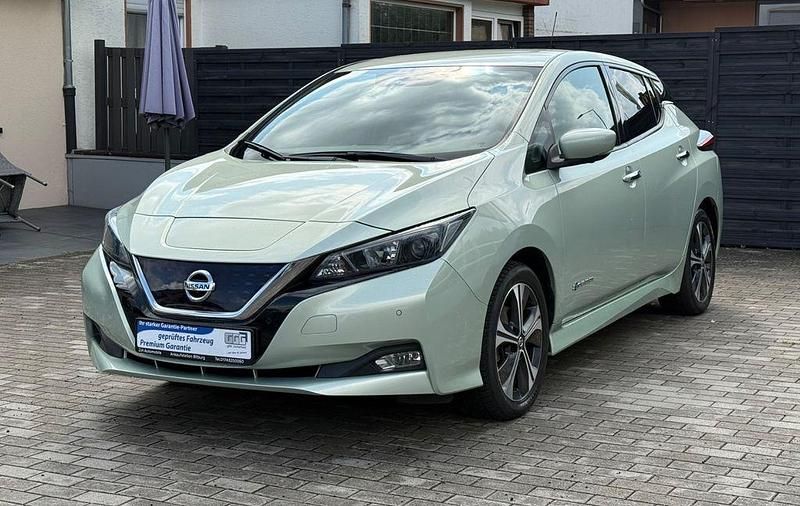 Grün Gebraucht 2018 Nissan Leaf 360º Kleinwagen | 10.900 € (Superpreis) - Bild 1/4