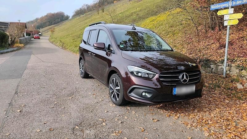 Andere farben Gebraucht 2023 Mercedes T160 Progressive Van / Kleinbus | 24.300 € (Fairer Preis) - Bild 1/4