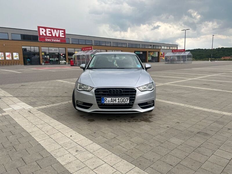Silber Gebraucht 2014 Audi A3 Sportback Ambiente Limousine | 9.999 € (Etwas zu teuer) - Bild 1/4