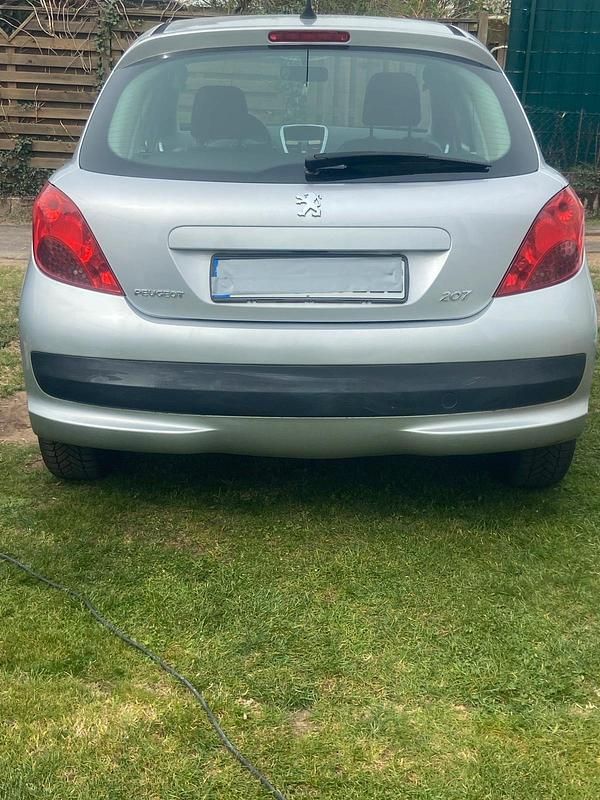 Gebraucht Peugeot 207 72 PS (52 kW) 2007 Silber Kleinwagen