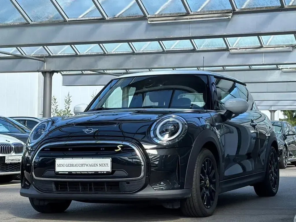 Gebraucht Mini Cooper SE Classic 135 kW (184 PS) 2023 Schwarz Kleinwagen
