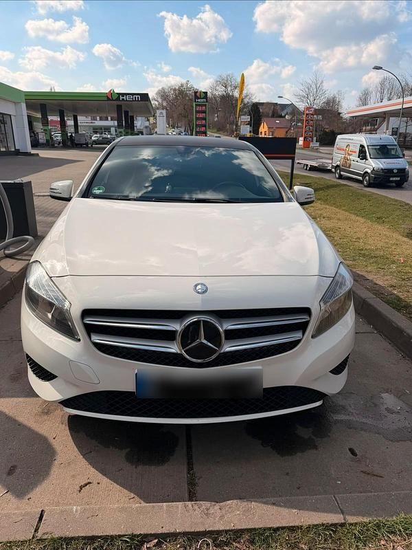 Usata Mercedes A180 122 CV (89 kW) 2014 Bianco Berlina