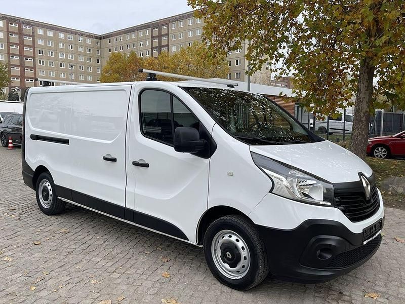 Second-hand Renault Trafic 120 CP (88 kW) 2015 Alb Monovolum