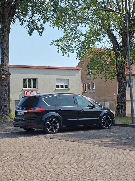 Schwarz Gebraucht 2014 Ford S-MAX Titanium Van / Kleinbus | 13.200 € (Teuer) - Bild 1/4